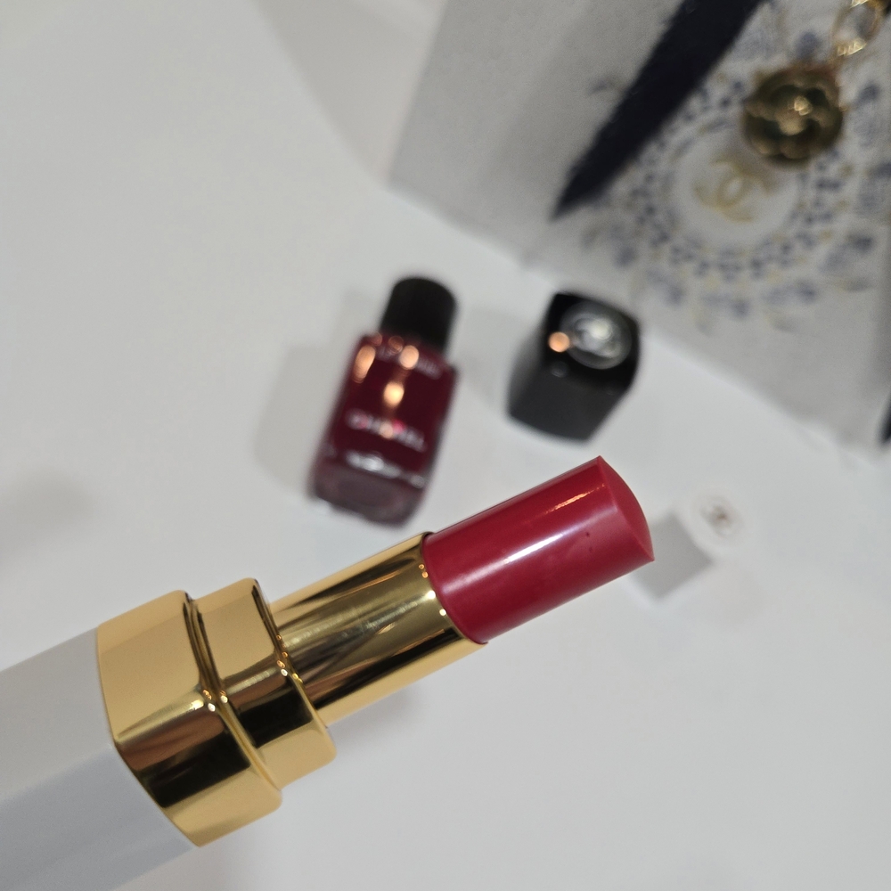 CHANEL MAKEUP BUNDLE:922 PASSION PINK Lip Balm+153 POMPIER  Nail Polish New - Picture 3 of 12